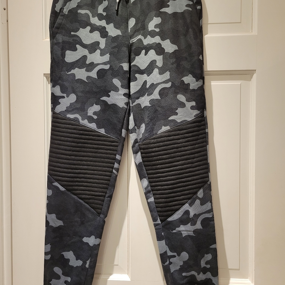 NWOT TAPOUT JOGGERS